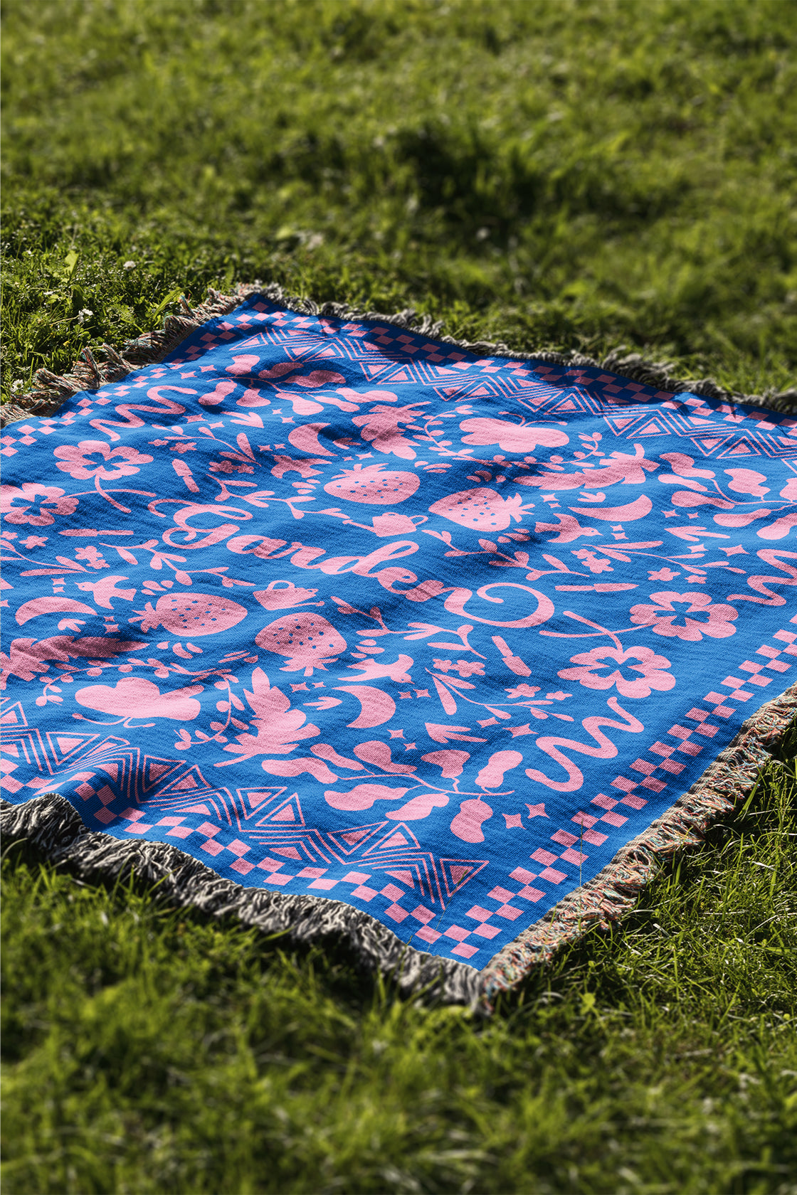 The Blooming Mystery | Woven Blanket | Gardening Collection